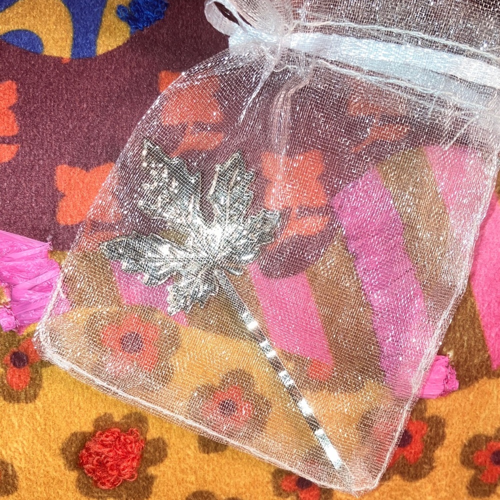 10/$13 NEW Leaf hair clip